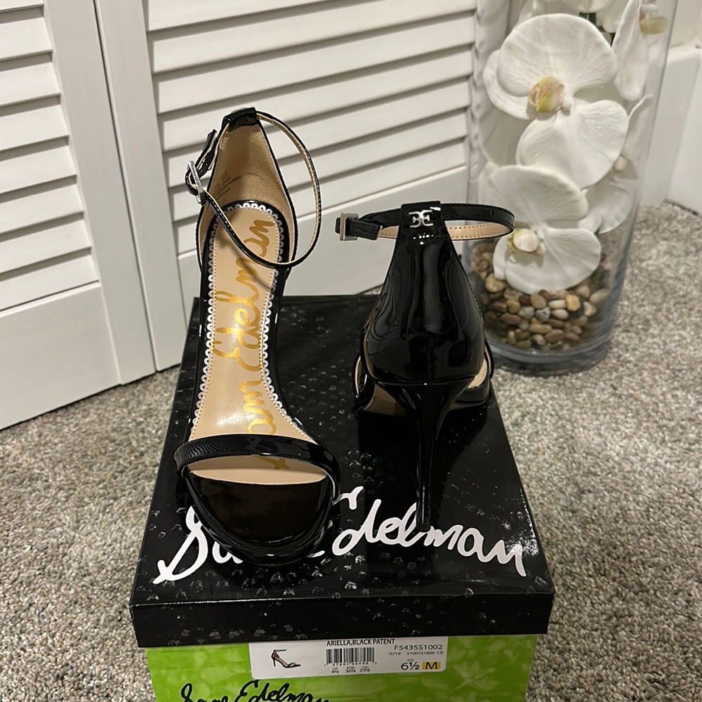 Brand new never worn!! 6.5 heels
